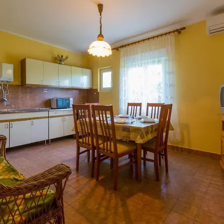 In Crikvenica 5555 Apartment *