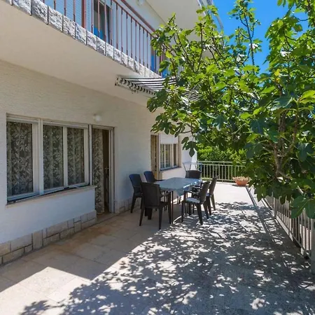 In Crikvenica 5555 Apartment *