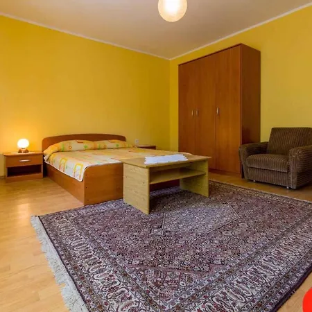 In Crikvenica 5555 Apartment *